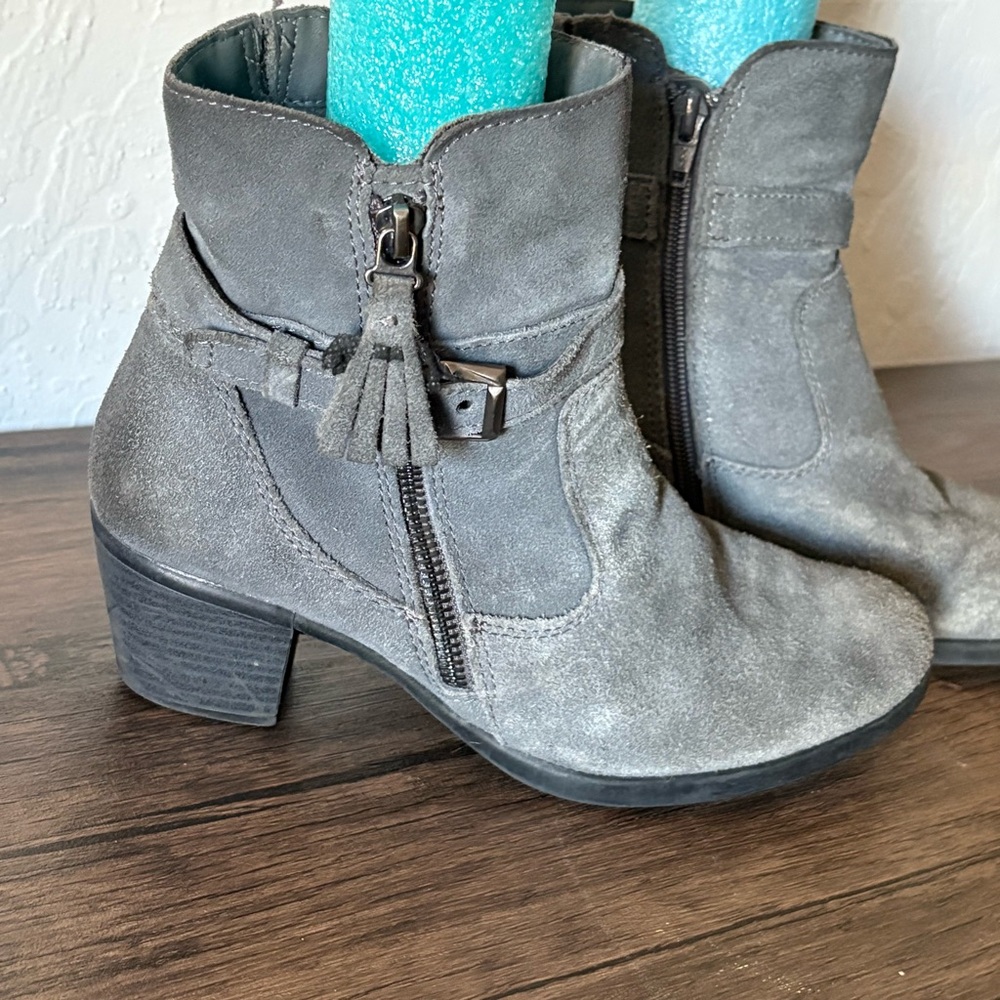 Earth Origins Gray Suede Leather Heeledโ Ankle/Biker Tori Boots 2-Zippers Sz 8M